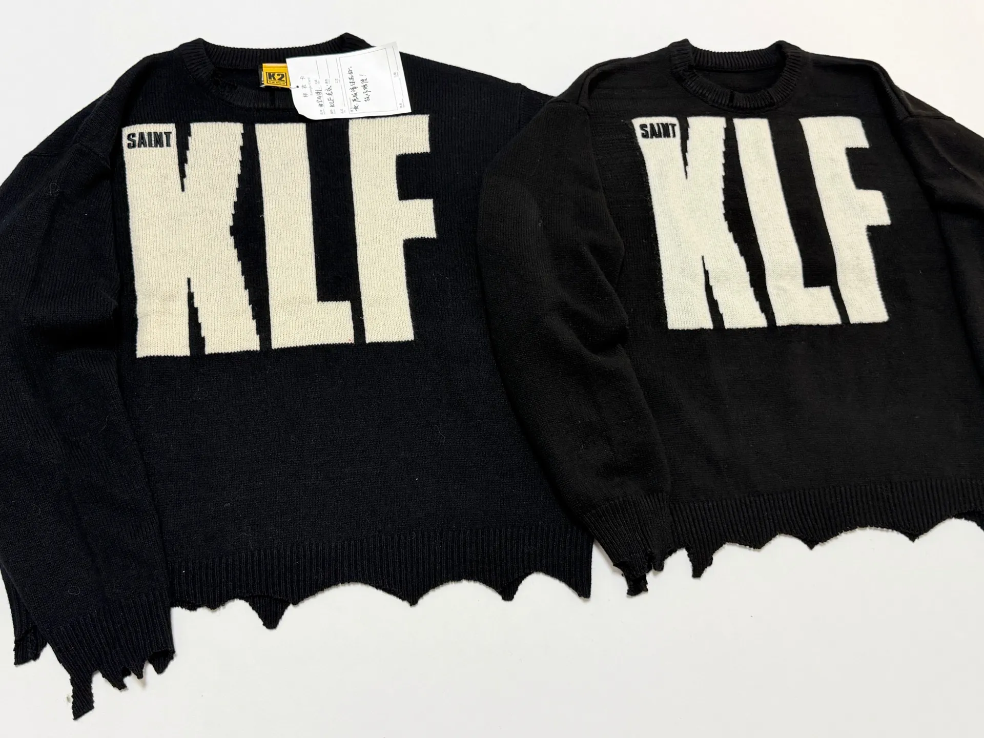 Sample vs. Pattern SAINT Mxxxxxx × The KLF KLF_CREW NECK KNIT/BLK KLF joint deconstructed destroyed wool sweater Black S-XL Original heel Made of 100% pure wool Natural and warm Wool fabric Recommended dry cleaning or gentle hand washing Completely correct version Customized KLF joint main mark/wash mark Imported special machine embroidery Full three-dimensional Hand destroyed Deconstructed and shredded